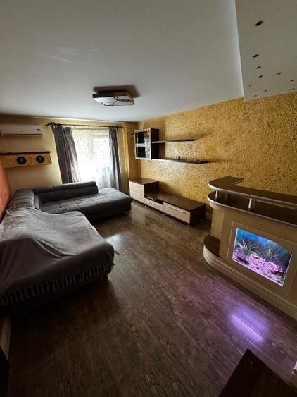 Apartament cu 4 camere semidecomandat, mobilat în Ostroveni