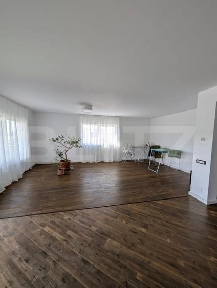 Apartament cu 4 camere semidecomandat, mobilat în Florești