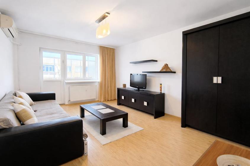 Apartament cu 3 camere decomandat, mobilat în Tineretului — fotografia 1