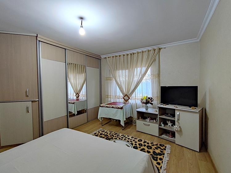 Casă cu 5 camere cu Canalizare în Valu lui Traian