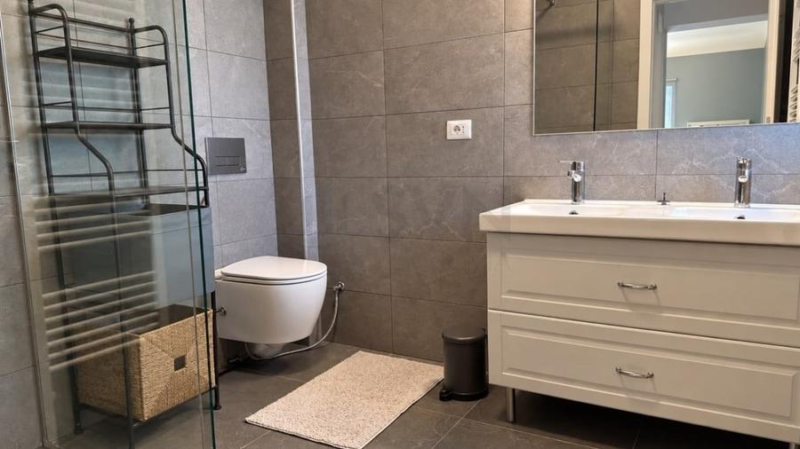 Casă individuală cu 5 camere cu Canalizare în Pipera