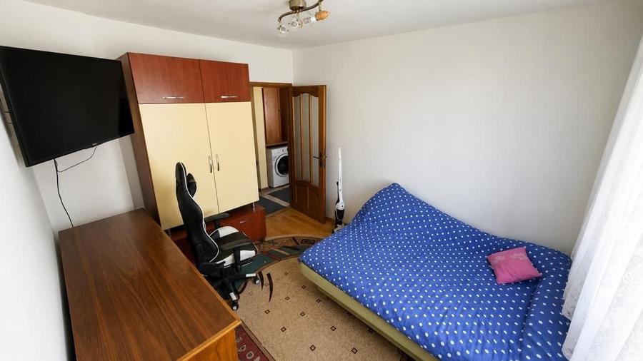 Apartament cu 4 camere semidecomandat în Baciu