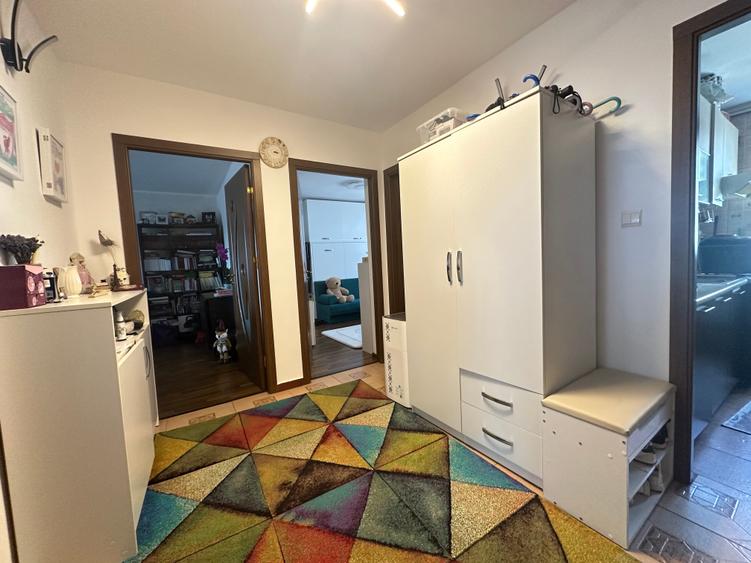 Apartament cu 3 camere decomandat în Banca Națională