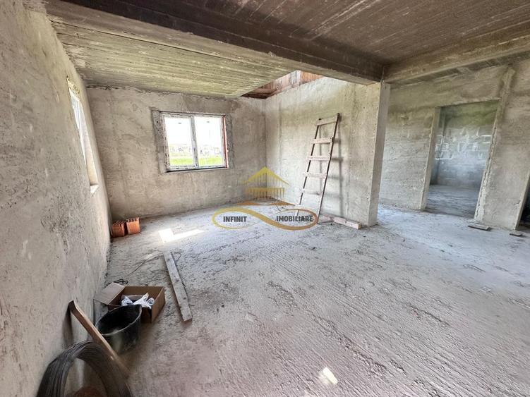 Casă individuală cu 3 camere cu Canalizare în Siretu (Săucești)