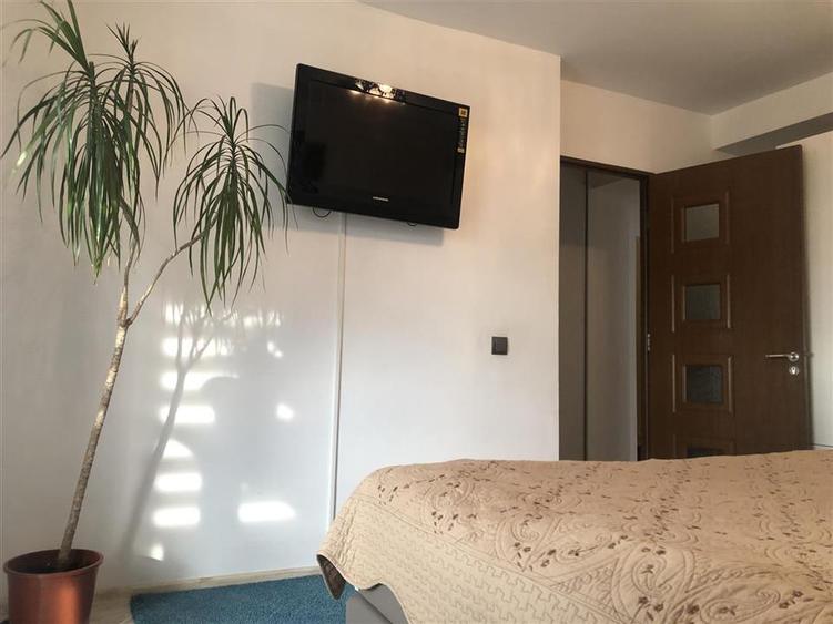 Apartament cu 4 camere decomandat, mobilat în Noua