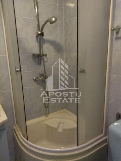 Apartament cu 4 camere decomandat în Soarelui