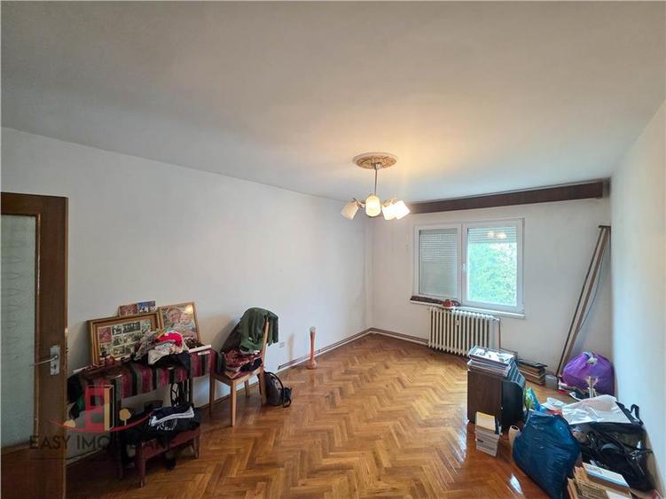 Apartament cu 3 camere decomandat în Tudor