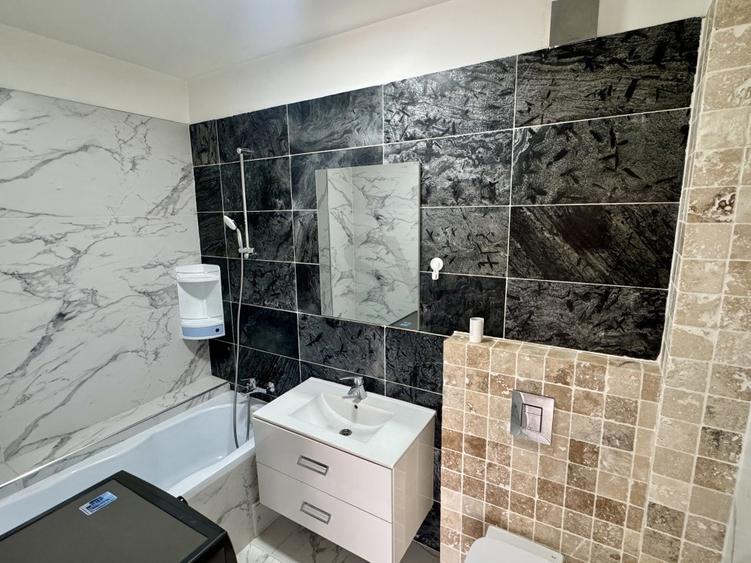 Apartament cu 4 camere semidecomandat, mobilat în Pipera