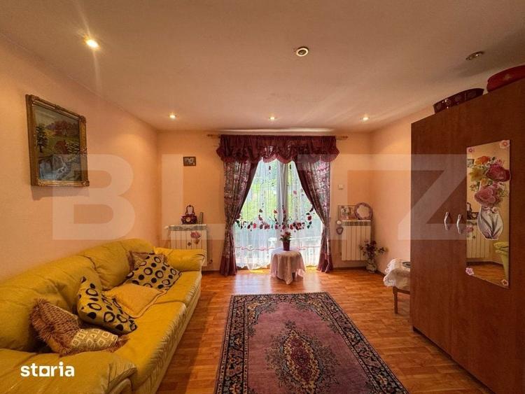Casă cu 9 camere cu Teren 303 Mp în Central
