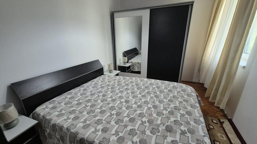 Apartament cu 2 camere decomandat în Teiul Doamnei