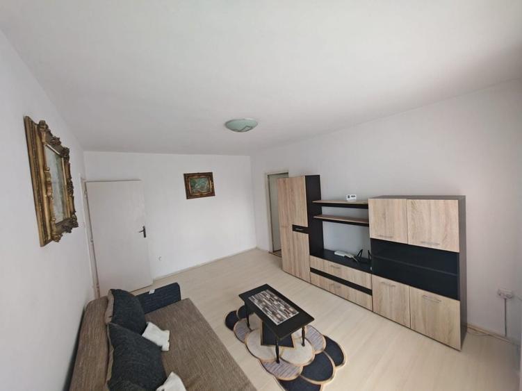 Apartament cu 2 camere semidecomandat în Podgoria