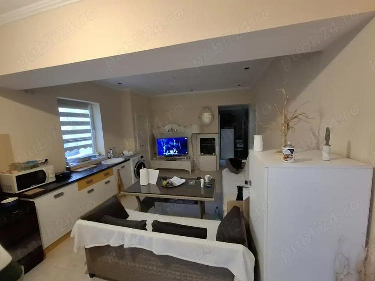 Apartament cu 3 camere semidecomandat în Breazu