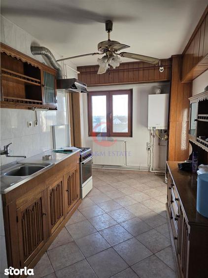 Apartament cu 4 camere decomandat în Dorobanților
