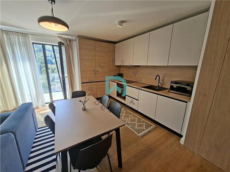 Apartament cu 3 camere decomandat în Drumul Poienii