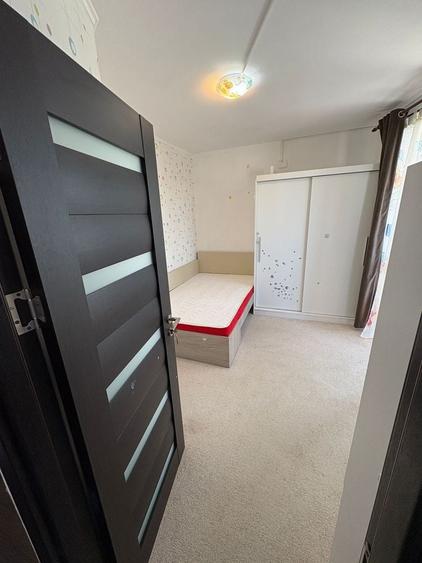 Apartament cu 3 camere semidecomandat în Prelungirea Ghencea