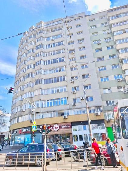 Apartament cu 4 camere decomandat, mobilat în Colentina