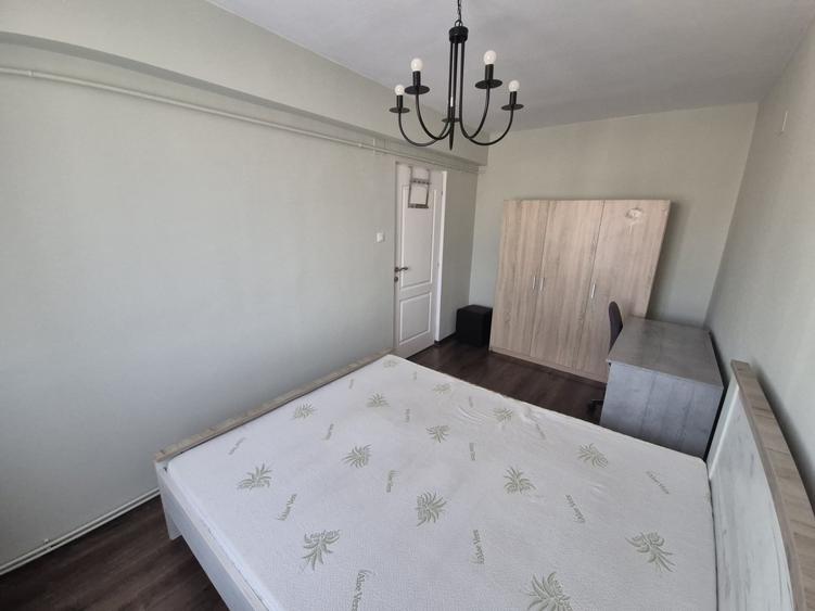 Apartament cu 3 camere semidecomandat în Central