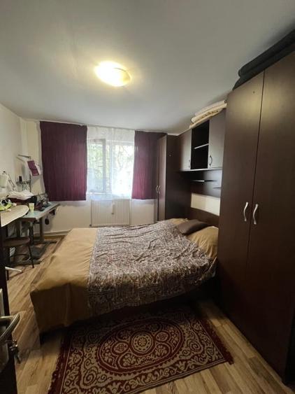 Casă individuală cu 8 camere cu Teren 2354 Mp în Malu Mare
