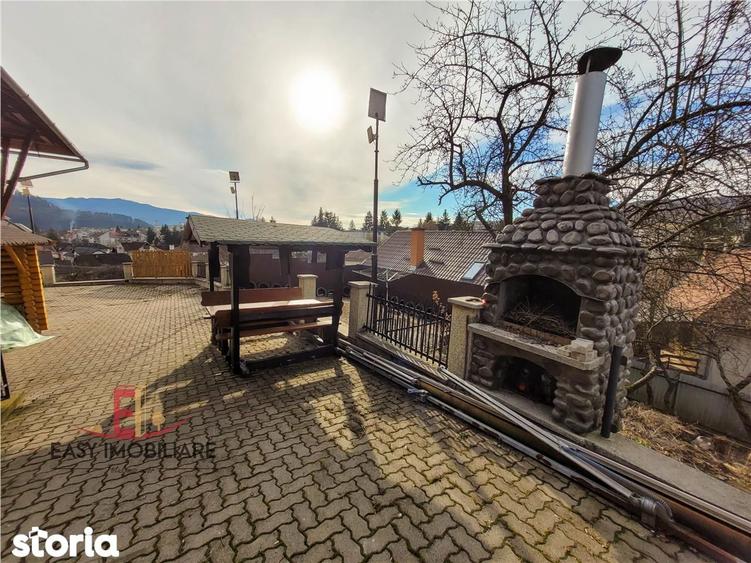 Casă cu 8 camere cu Teren 1680 Mp în Central