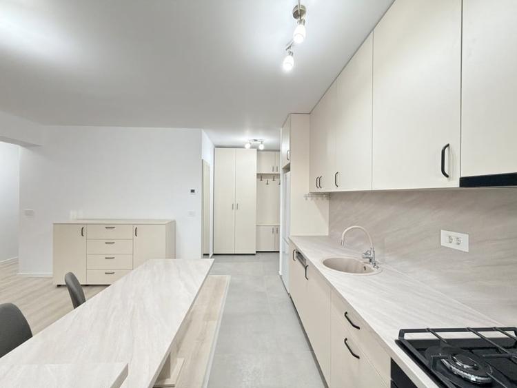 Apartament cu 3 camere decomandat, mobilat în Lipovei