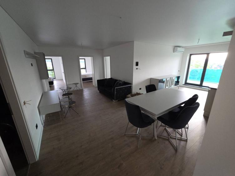 Apartament cu 4 camere semidecomandat în Zorilor
