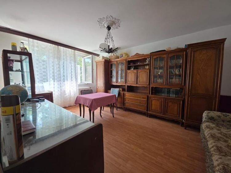 Apartament cu 3 camere în Drumul Taberei