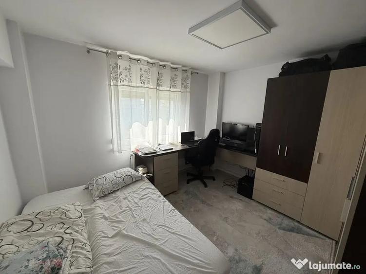 Apartament cu 4 camere decomandat în Central