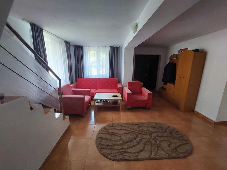 Casă cu 4 camere în Central