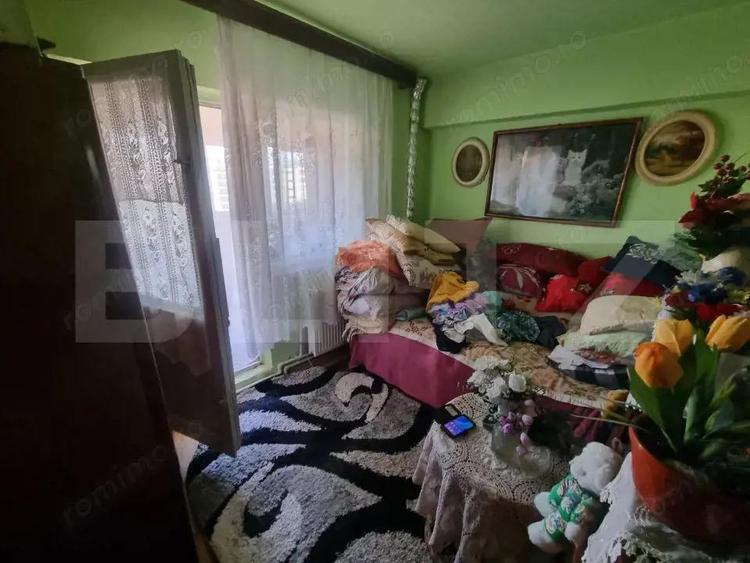 Apartament cu 4 camere decomandat în Cornitoiu