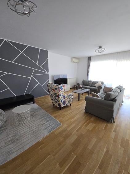Apartament cu 4 camere decomandat, mobilat în Central