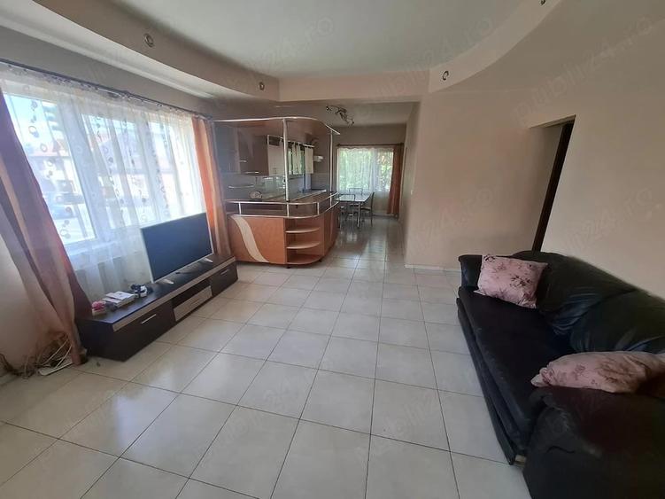Apartament cu 3 camere semidecomandat în Intim