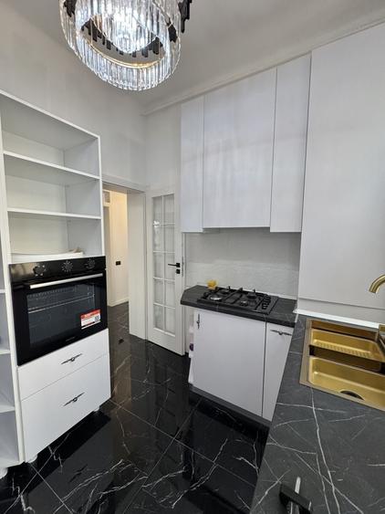 Apartament cu 3 camere decomandat, mobilat în Central