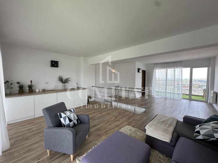 Apartament cu 5 camere semidecomandat, mobilat în Bună Ziua