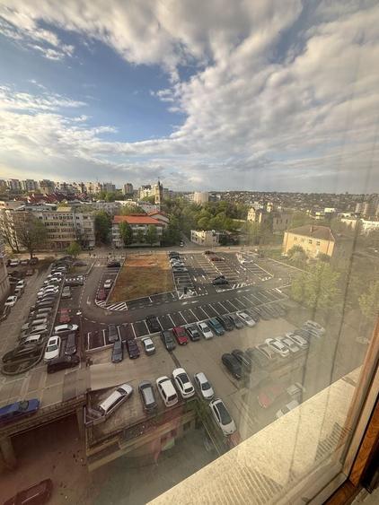 Apartament cu 2 camere decomandat în Hala Centrală
