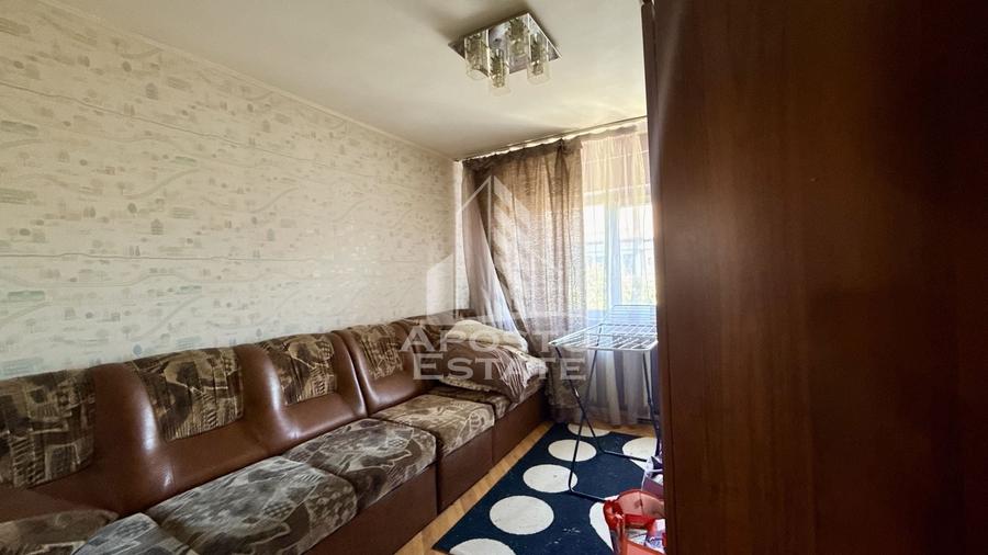 Apartament cu 3 camere decomandat, mobilat în Bucovina