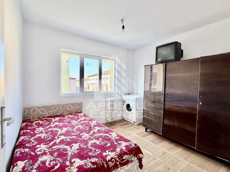 Apartament cu 3 camere decomandat, mobilat în Central