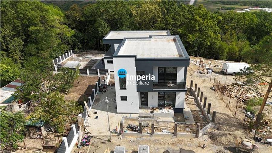 Casă cu 5 camere cu Canalizare în Copou