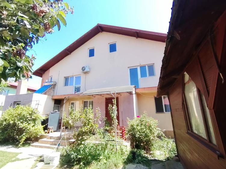 Casă individuală cu 10 camere cu Teren 1000 Mp în Rahova