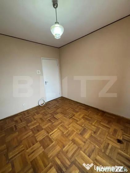 Apartament cu 4 camere semidecomandat în Nord