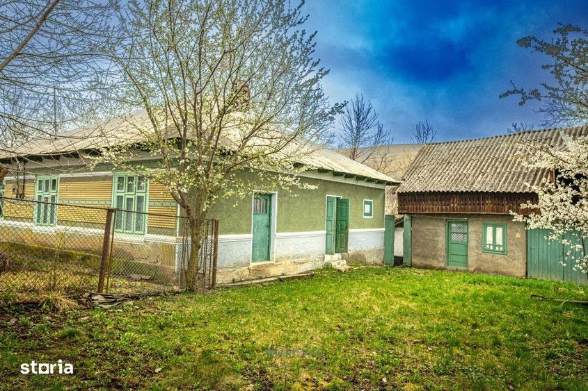 Casă cu 3 camere decomandat în Stănești