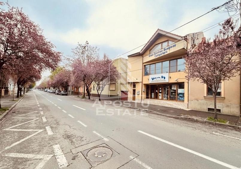 Spațiu comercial, de 300 mp, în Central