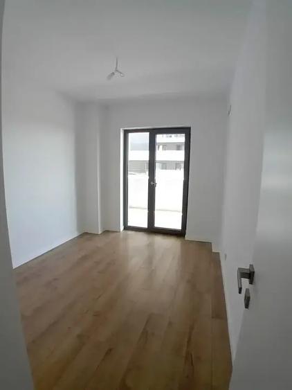 Apartament cu 3 camere decomandat în Barbu Văcărescu