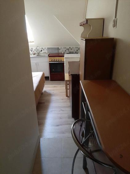 Garsonieră decomandată în Lahovari