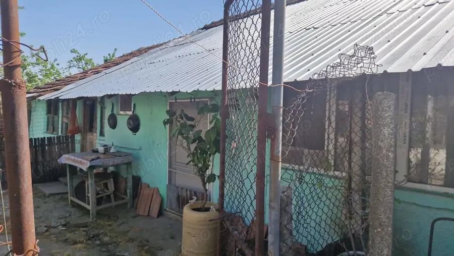 Casă cu 5 camere cu Teren 3937 Mp în Ianca