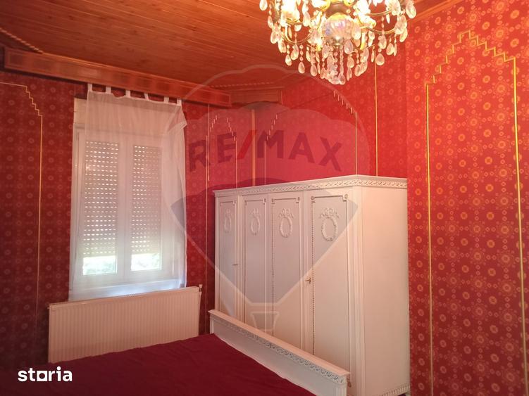 Casă cu 6 camere cu Teren 436 Mp în Romanilor
