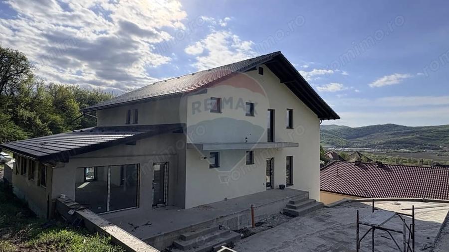 Casă cu 2 camere cu Teren 822 Mp în Central