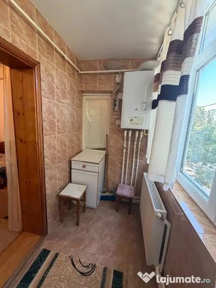 Apartament cu 3 camere decomandat în E3