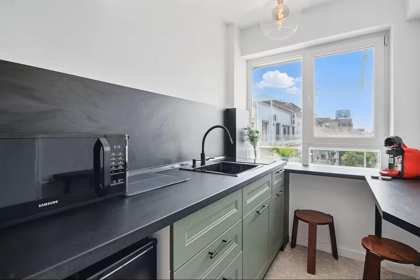 Apartament cu 3 camere decomandat în P-ța Romană