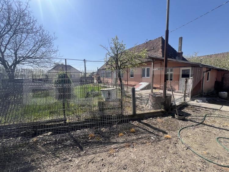 Casă individuală cu 3 camere cu Canalizare în Dileu Nou