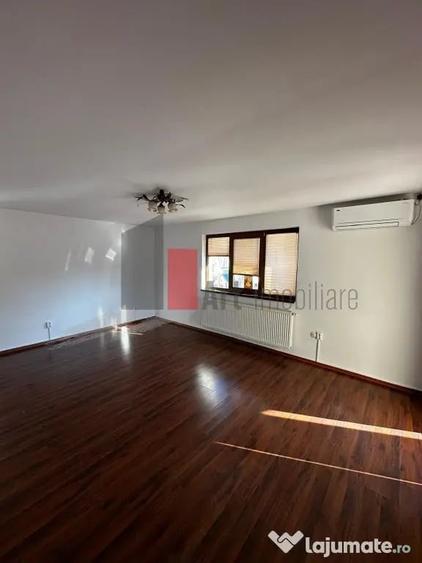Casă cu 5 camere cu Teren 476 Mp în Dudu